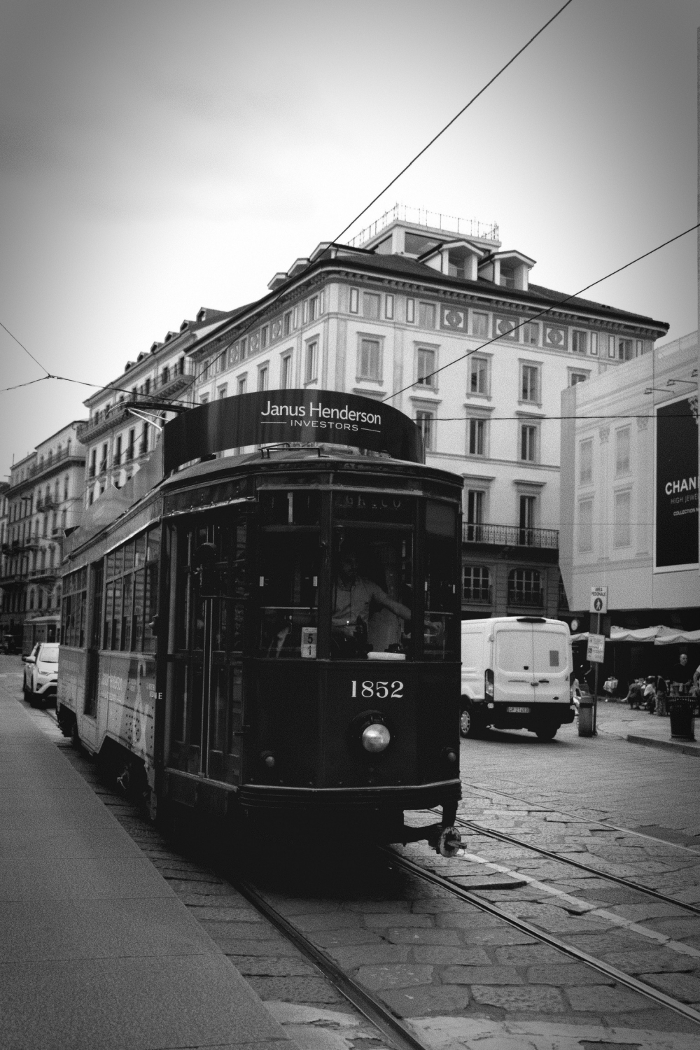 Mono Classic 400 sample