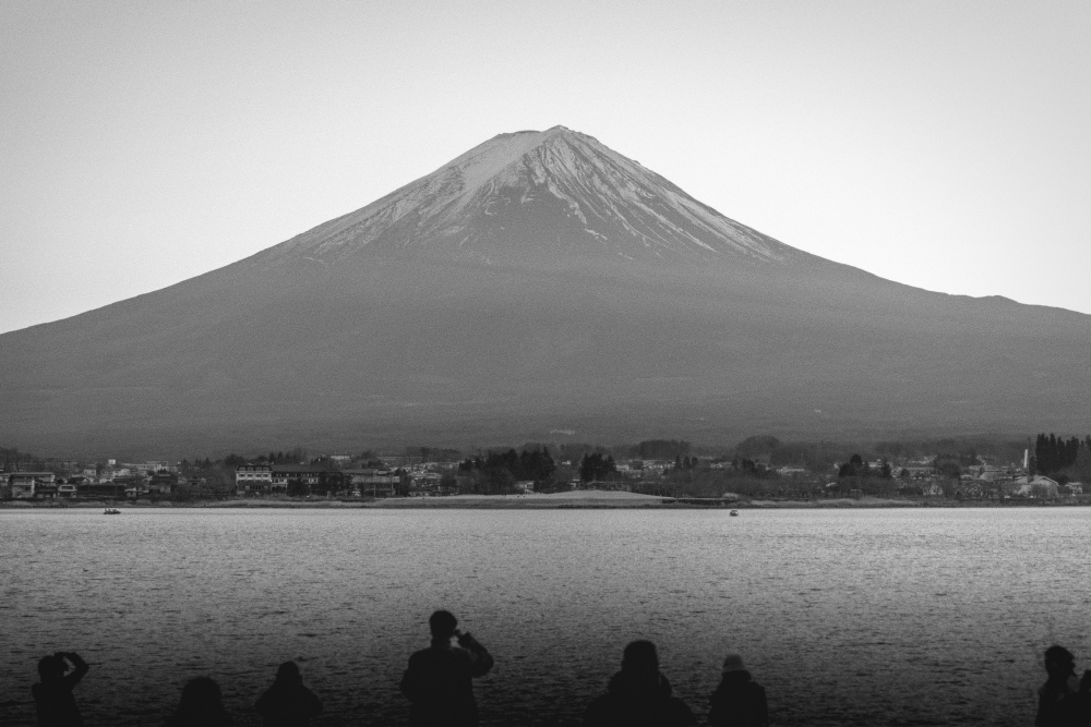 Mono Classic 400 frame delivering punchy black-and-white contrast